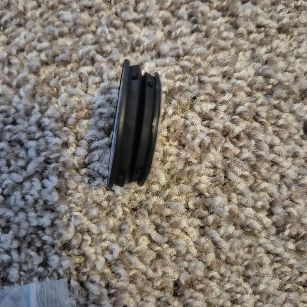 NIB 4 cell phone popsocke